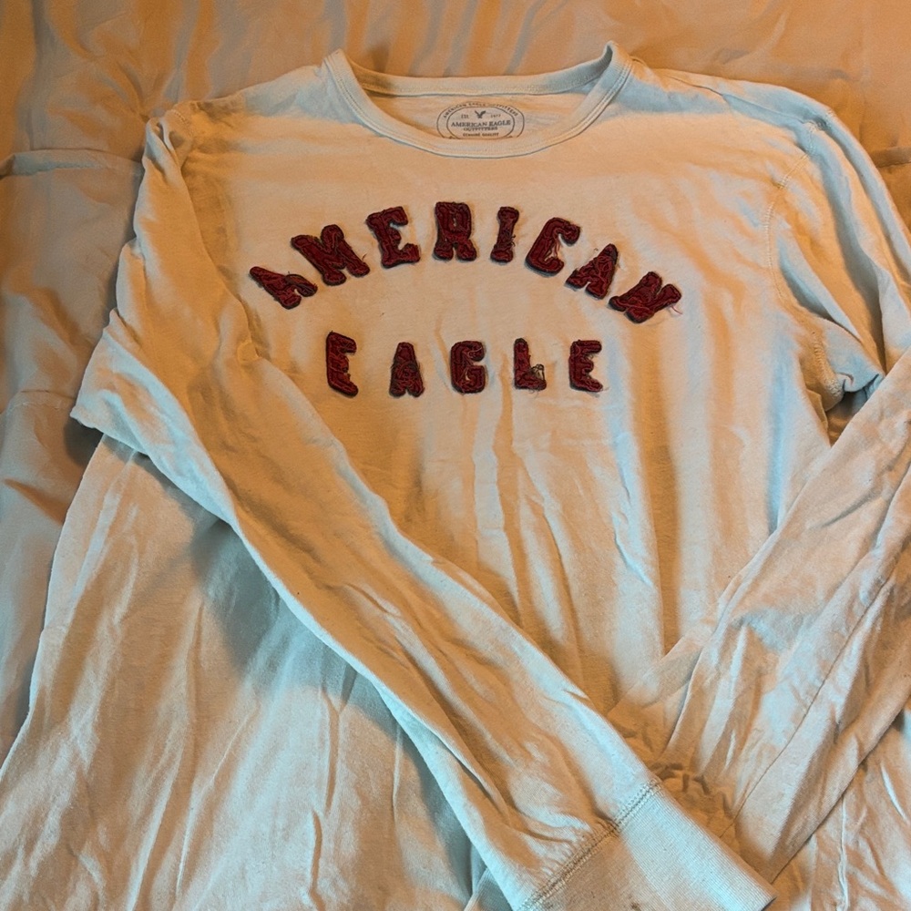 American Eagle Outfitters Men's Cream and Red Long Sleeve Tee